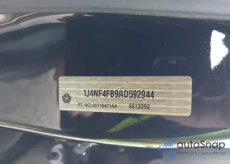 2010 Jeep Compass Sport из США, поврежденный, VIN 1J4NF4FB9AD592944